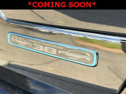 Used 2023 Jeep Grand Cherokee 30th Anniversary image 28