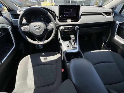 Used 2025 Toyota RAV4 XLE AWD/4WD image 24