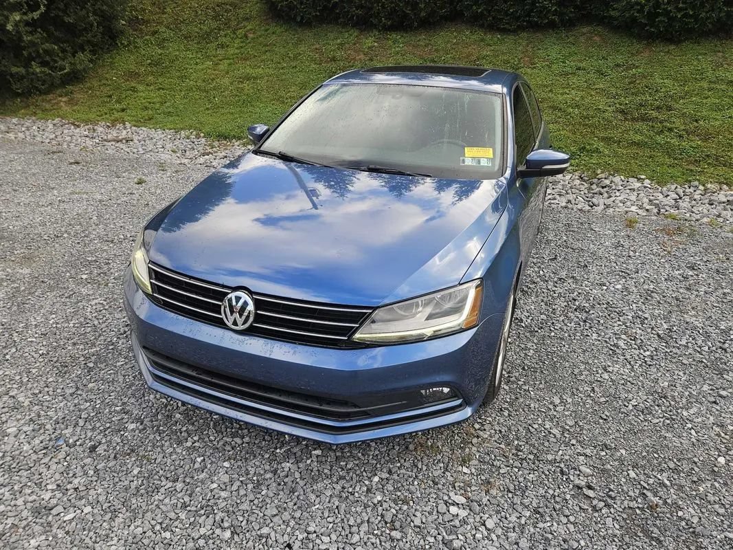 Used 2017 Volkswagen Jetta SEL FWD image 1