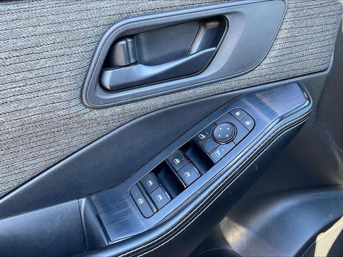 Used 2021 Nissan Rogue S image 29