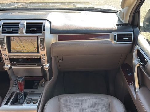 Used 2010 Lexus GX 460 image 32