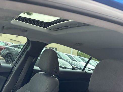 Used 2019 Chevrolet Cruze LT w/ Sun And Sound Package FWD image 24
