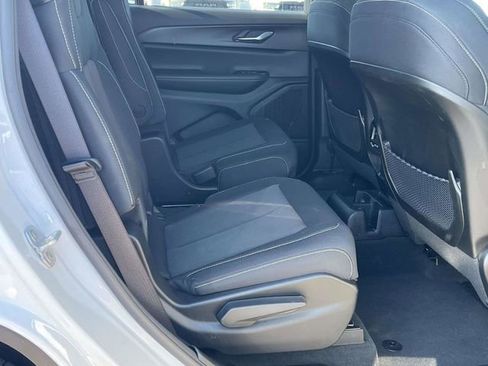 Used 2024 Jeep Grand Cherokee L Laredo image 22