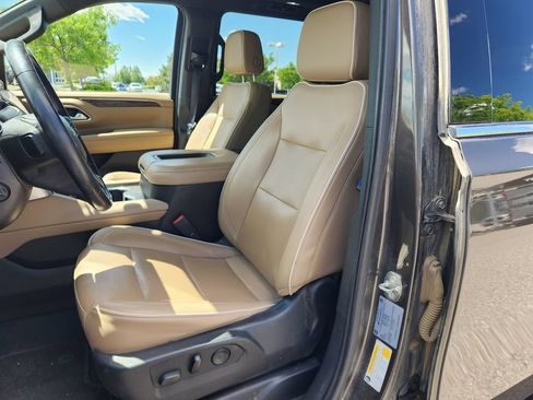 Used 2021 Chevrolet Suburban Premier w/ Premium Package AWD/4WD image 2