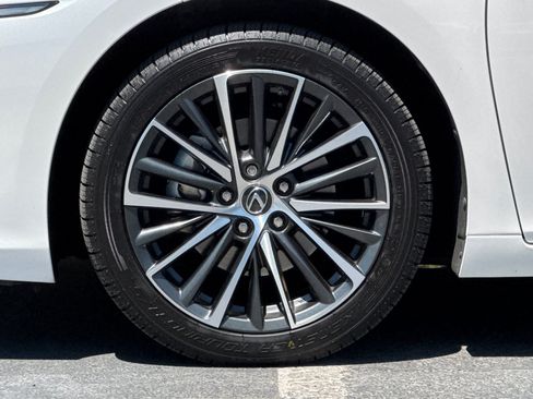 Used 2025 Lexus ES 300h w/ Premium Package FWD image 35