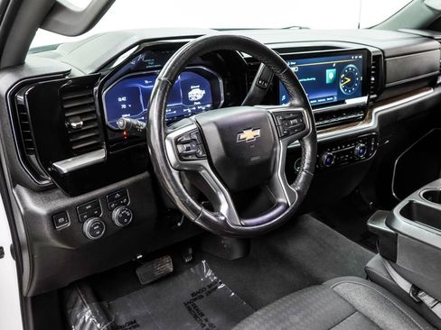 Used 2022 Chevrolet Silverado 1500 LT AWD/4WD image 19
