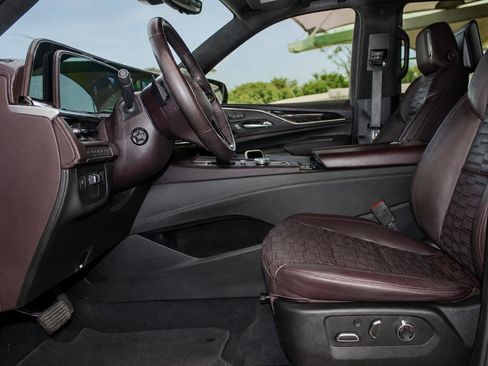 Used 2021 Cadillac Escalade Premium Luxury Platinum AWD/4WD image 11