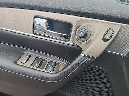 Used 2012 Lincoln MKX AWD image 25