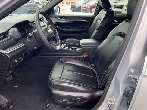 Used 2024 Jeep Grand Cherokee L Limited w/ Luxury Tech Group II image 9