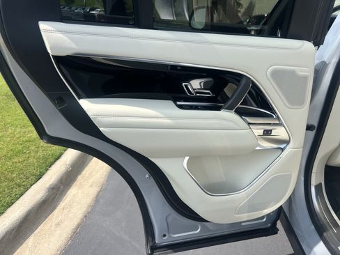 Certified 2025 Land Rover Range Rover SE AWD/4WD image 30