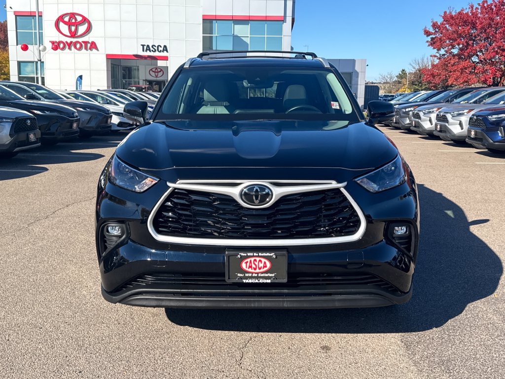 Used 2024 Toyota Highlander XLE AWD/4WD image 2