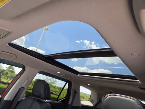 Used 2023 Honda Pilot Touring image 3