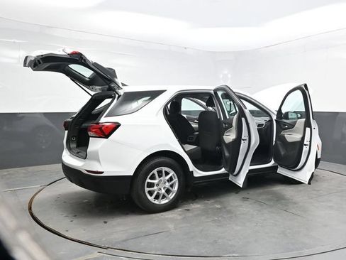 Used 2022 Chevrolet Equinox LS AWD/4WD image 44