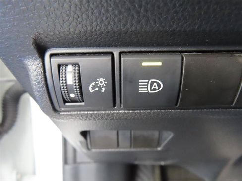 Used 2022 Toyota Corolla Cross XLE FWD image 19