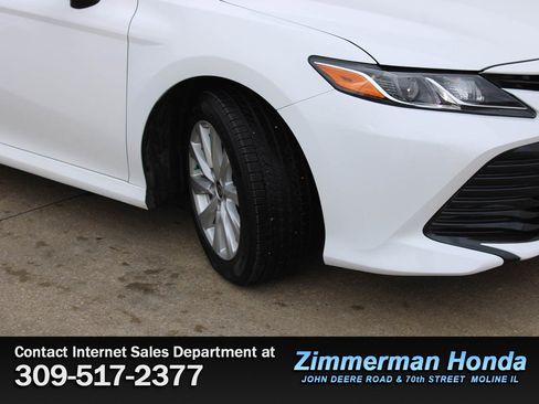 Used 2020 Toyota Camry LE image 19