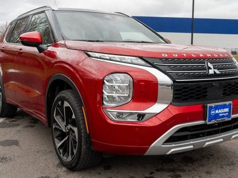 Used 2023 Mitsubishi Outlander AWD image 4