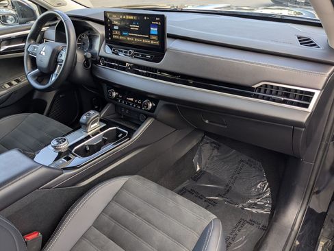 Used 2025 Mitsubishi Outlander SE AWD/4WD image 36