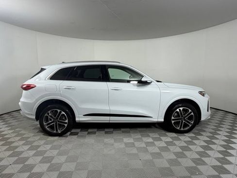 Used 2025 Audi Q5 Premium w/ Convenience Package AWD/4WD image 9