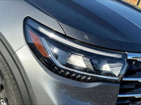 Certified 2025 Ford Explorer Active w/ Active Comfort Package AWD/4WD image 22