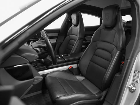 Used 2023 Porsche Taycan image 5