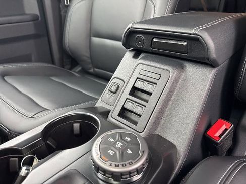 New 2025 Ford Bronco Outer Banks w/ Sasquatch Package AWD/4WD image 15