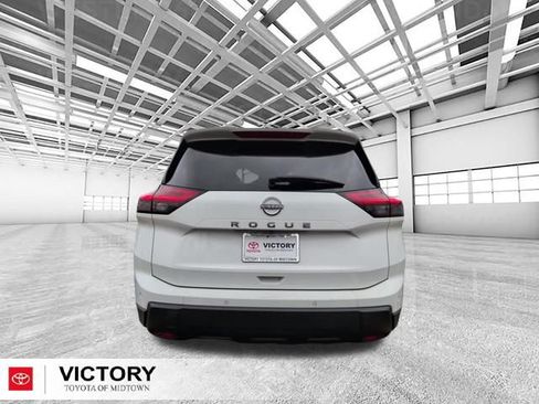 Used 2024 Nissan Rogue S FWD image 5