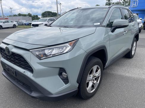Used 2021 Toyota RAV4 XLE AWD/4WD image 3