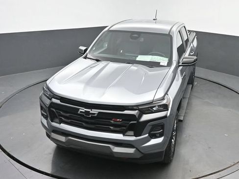 Used 2025 Chevrolet Colorado Z71 w/ Technology Package AWD/4WD image 36