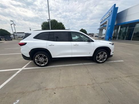 Used 2025 Buick Enclave Sport Touring w/ Super Cruise Package AWD/4WD image 8