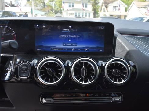 Used 2025 Mercedes-Benz GLA 250 image 18