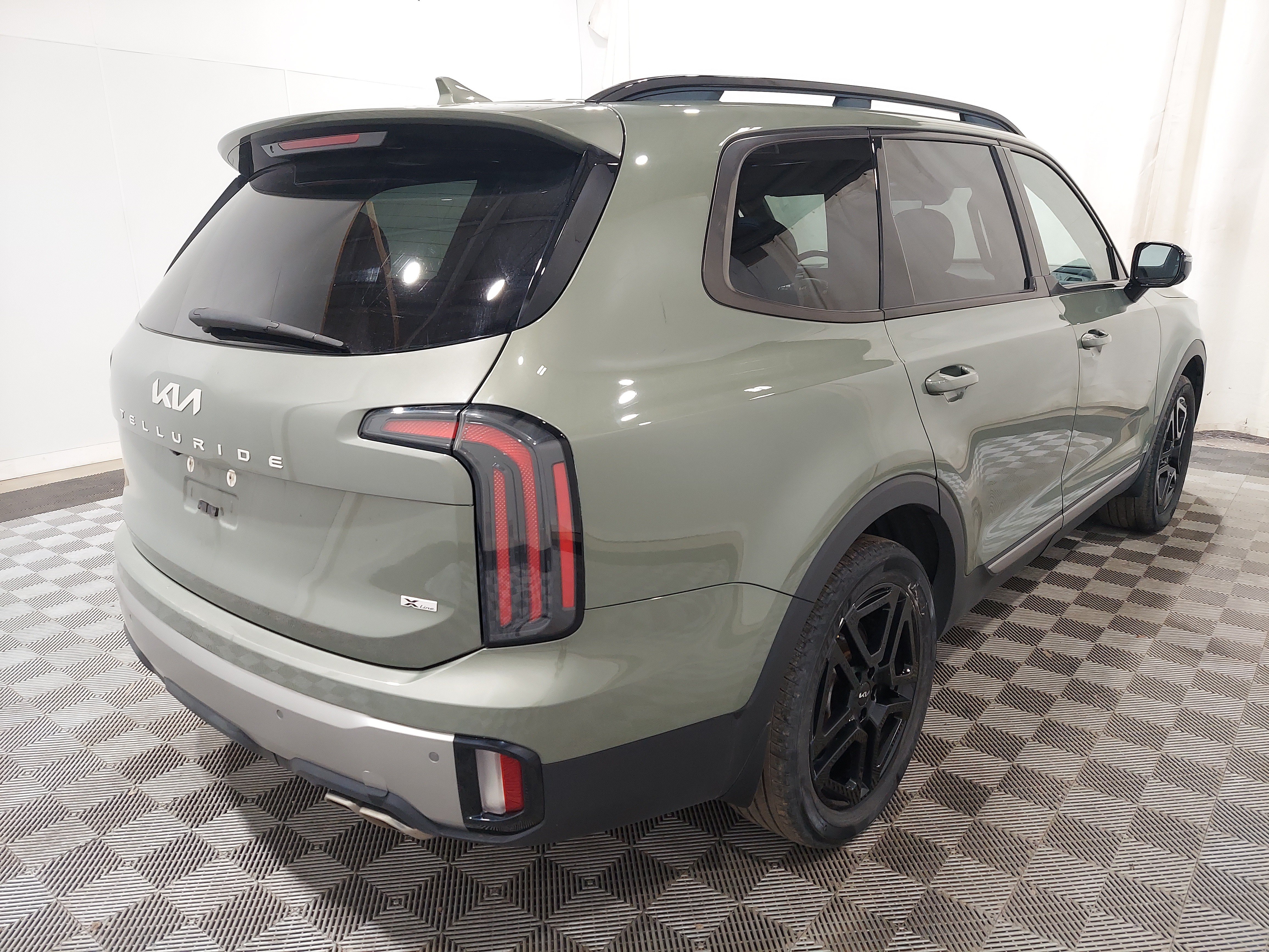 Used 2023 Kia Telluride SX X-Line AWD/4WD image 3