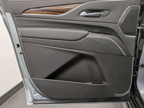 Used 2023 Cadillac Escalade ESV Premium Luxury image 22