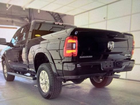 Used 2022 RAM 2500 Laramie AWD/4WD image 3