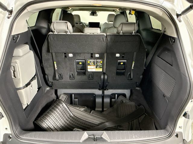 Used 2025 Toyota Sienna XLE FWD image 25