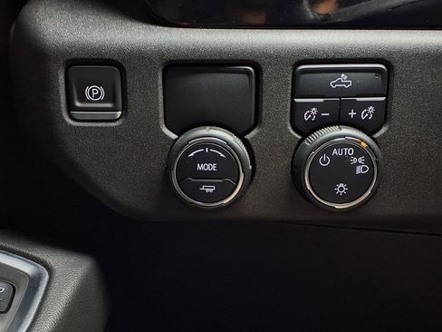 Used 2022 Chevrolet Silverado 1500 LT w/ Texas Edition Plus image 39