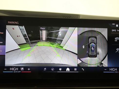 New 2026 BMW X5 xDrive50e w/ Climate Comfort Package image 32