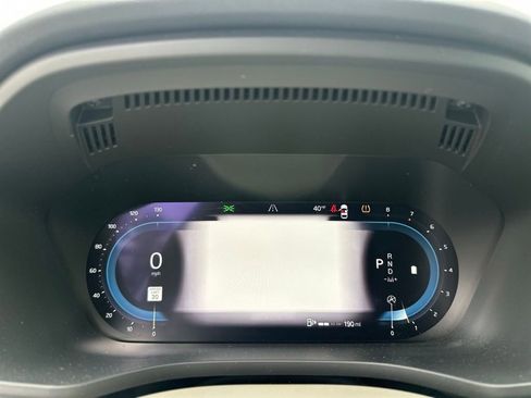 Used 2023 Volvo XC60 B5 Plus image 32