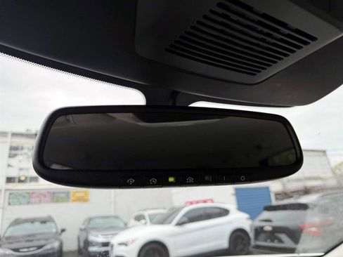 Used 2022 Nissan Pathfinder SL image 32