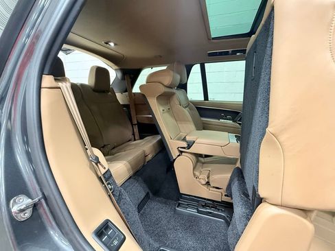Used 2025 Land Rover Range Rover Long Wheelbase SE AWD/4WD image 47