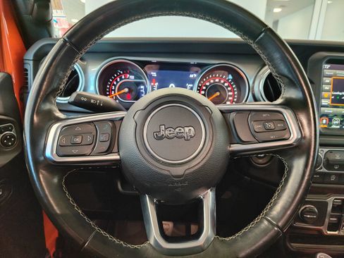 Used 2020 Jeep Wrangler Unlimited Sahara w/ Uconnect 4C Nav & Sound Group AWD/4WD image 17
