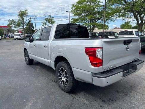 Used 2020 Nissan Titan SV w/ SV Convenience Package AWD/4WD image 3