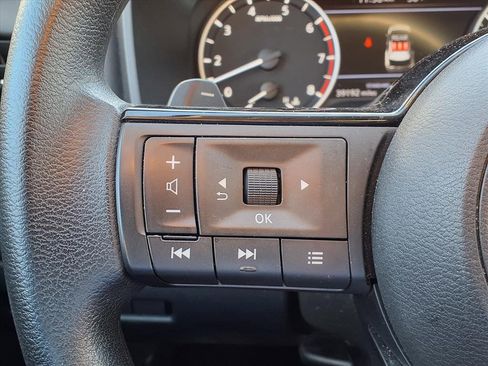 Used 2023 Nissan Rogue SV image 15