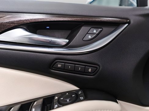 Used 2024 Buick Enclave Avenir image 27