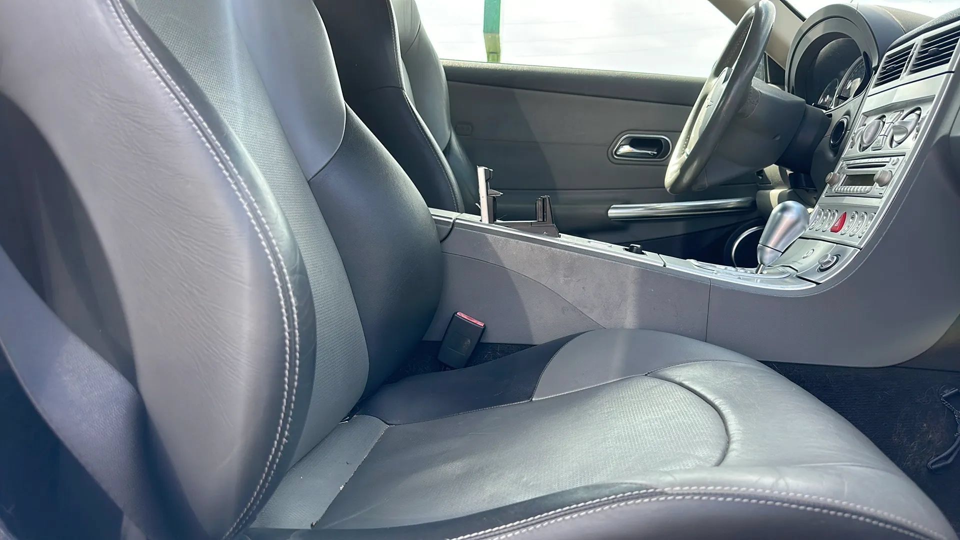 Used 2005 Chrysler Crossfire Limited RWD image 9