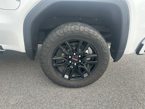 Used 2023 GMC Sierra 1500 AT4 w/ Technology Package AWD/4WD image 9