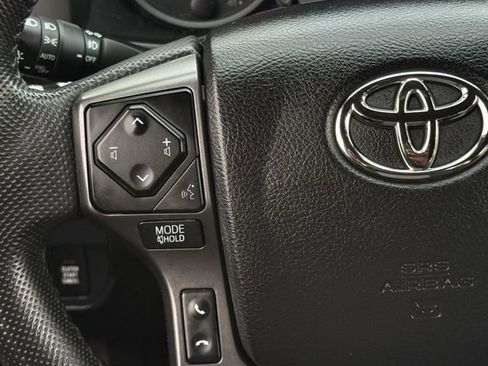 Used 2022 Toyota Tacoma TRD Sport image 14
