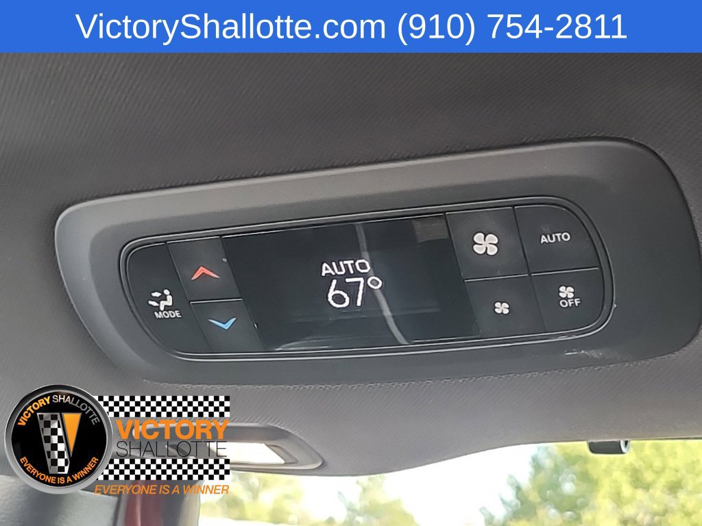 Used 2025 Chrysler Pacifica Limited FWD image 27
