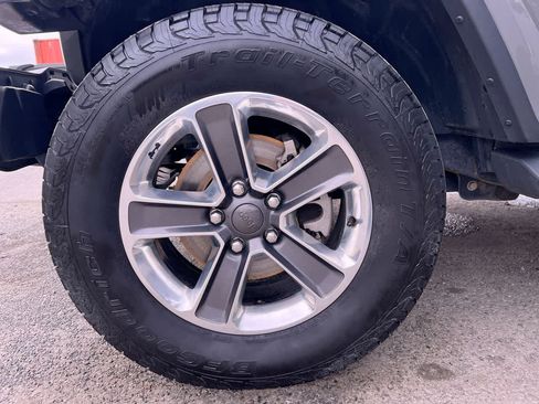 Used 2020 Jeep Wrangler Unlimited Sahara w/ Uconnect 4C Nav & Sound Group AWD/4WD image 10