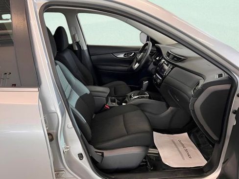 Used 2020 Nissan Rogue SV image 9