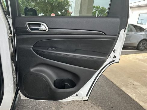 Used 2019 Jeep Grand Cherokee Laredo w/ Laredo X Package RWD image 31